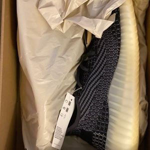 NEW YEEZY “CARBON”